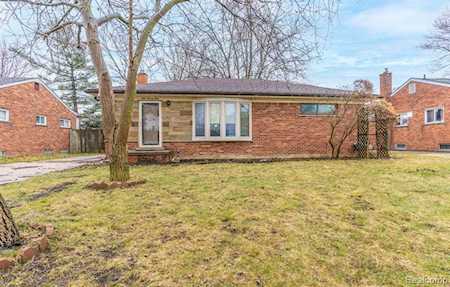 929 Harrington Mount Clemens, MI 48043