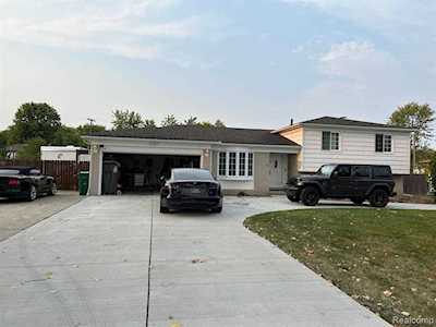 28207 Kingsberry Chesterfield, MI 48047