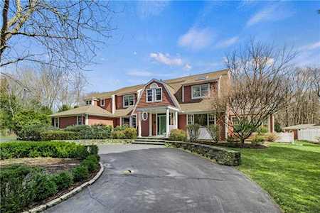 128 Pheasant Dr East Greenwich, RI 02818