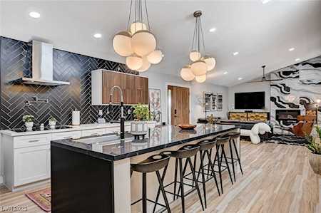 330 E Country Club Dr Henderson, NV 89015