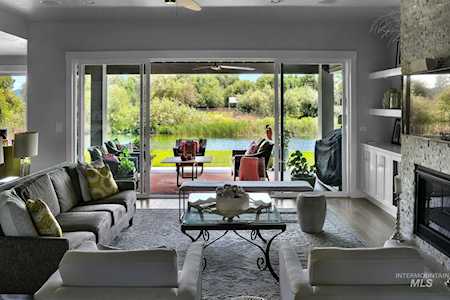 11853 W Pinewood River Ln Star, ID 83669