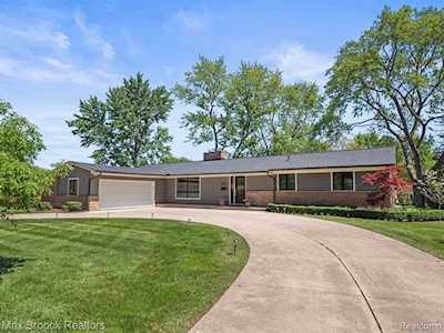 2969 Summervale Ln Bloomfield Twp, MI 48301