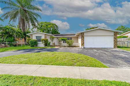 8910 NW 23rd St Pembroke Pines, FL 33024