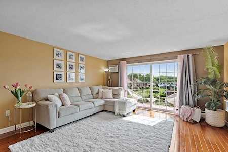 28 Williamsburg Ct #22 Shrewsbury, MA 01545