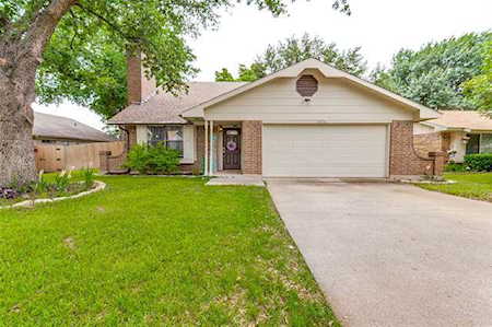 2216 Homecraft Lane Bedford, TX 76021
