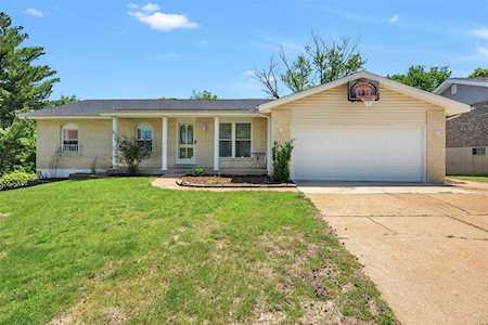 1528 Bradington Dr Fenton, MO 63026