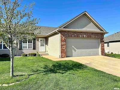 1405 Calvin Dr Washington, IL 61571