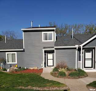 3431 N Willow Ct Bettendorf, IA 52722