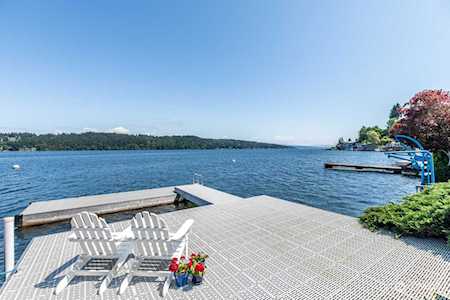 14528 NE Edgewater Lane Lake Forest Park, WA 98155