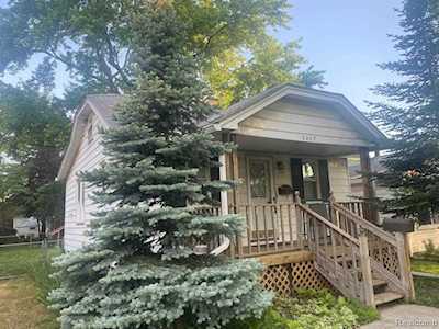 3269 Thomas Ave Berkley, MI 48072