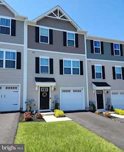 31 Foxwood Dr Gilbertsville, PA 19525