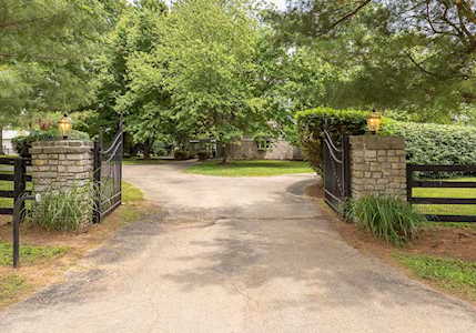 3190 Huntertown Rd Versailles, KY 40383
