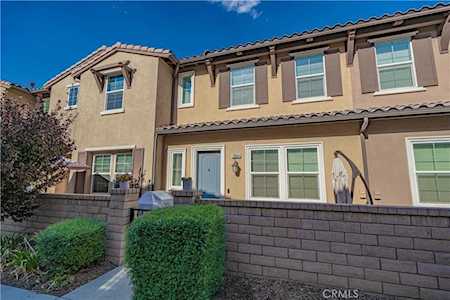 28664 Jardineras Dr Valencia, CA 91354