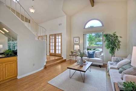 17860 Creciente Way San Diego, CA 92127