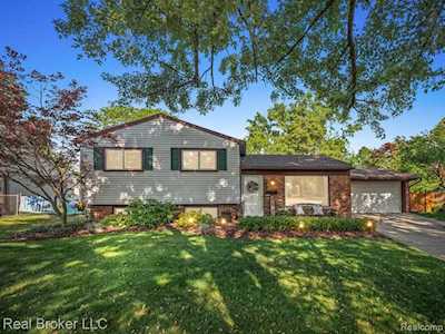 10049 Spies Ct Plymouth Twp, MI 48170