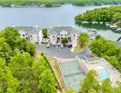 92 Emerald Bay Dr Lake Ozark, MO 65049