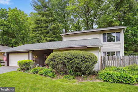 115 E Meadowland Ln Sterling, VA 20164