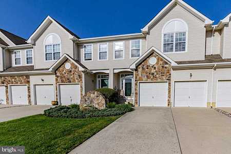 7 Doral Dr Mount Holly, NJ 08060