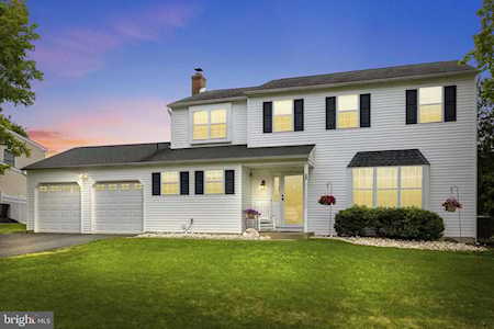 268 Cambridge Dr Langhorne, PA 19047