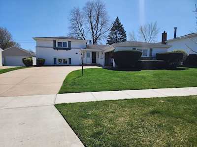 1401 W Lexington Dr Arlington Heights, IL 60004