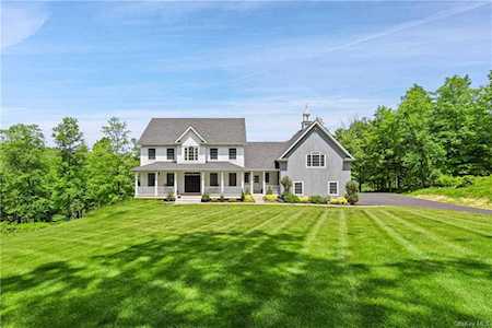 11 Falcon Ridge Drive Goldens Bridge, NY 10526