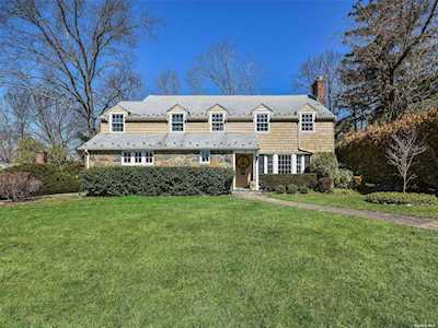 17 Hawthorne Avenue Port Washington, NY 11050