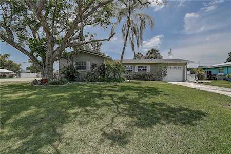 13997 Barbados Dr Seminole, FL 33776