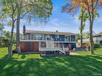 3341 Shawnee Ln Waterford Twp, MI 48329