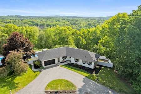 110 Woodcrest Dr North Andover, MA 01845