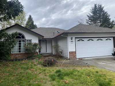 1404 Larson Creek Dr Medford, OR 97504
