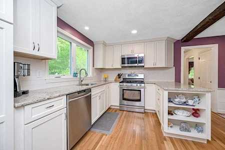 47 Thomas Dr Chelmsford, MA 01824