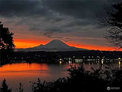 8247 E Mercer Way Mercer Island, WA 98040