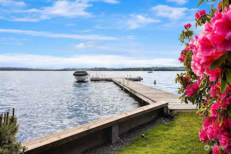 6209 Lake Washington Blvd NE Kirkland, WA 98033