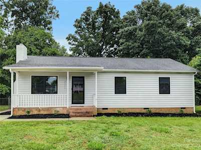 2304 Woodfield Circle Gastonia, NC 28056