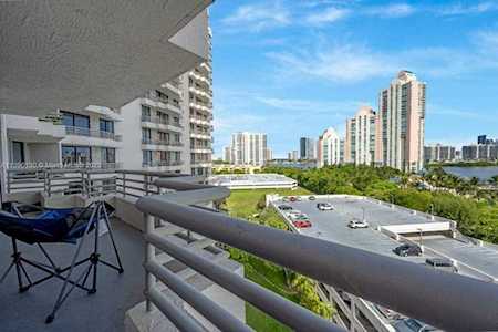 3300 NE 191st St #1017 Aventura, FL 33180