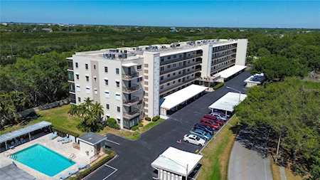 8198 Terrace Garden Dr N #302 St. Petersburg, FL 33709
