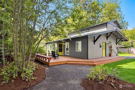 881 Park Ave NE Bainbridge Island, WA 98110