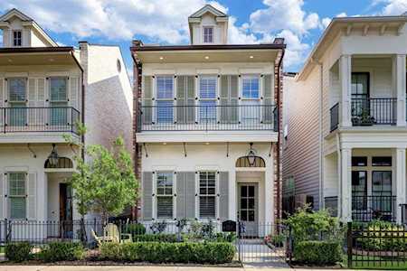 717 E 10th 1/2 St Houston, TX 77008