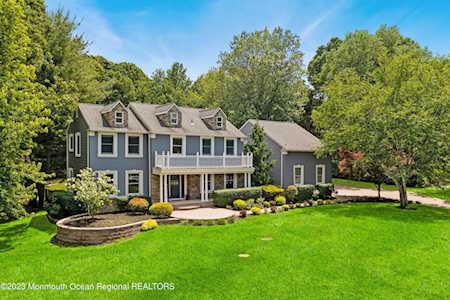 11 Orchard Hill Dr Manalapan, NJ 07726