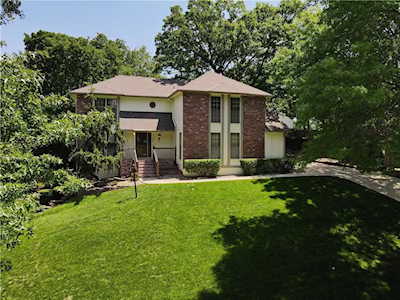 5717 N Myrtle Ave Gladstone, MO 64119