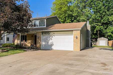 5279 Crestwood Dr Grand Blanc Twp, MI 48439