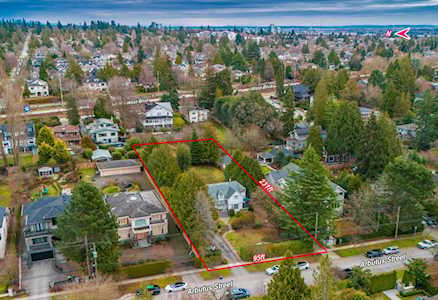 6812 Arbutus Street Vancouver, BC V6P 5S7