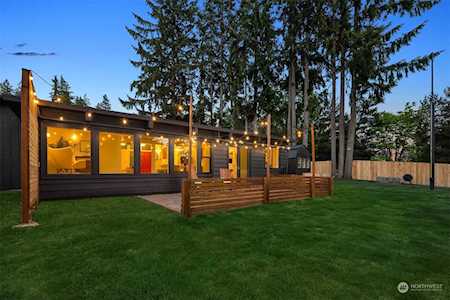 12035 Charles Place NE Bainbridge Island, WA 98110