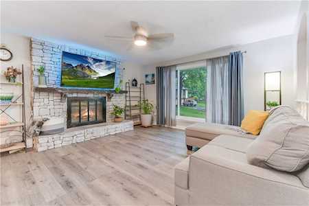 1912 SE Speas Ct Blue Springs, MO 64014