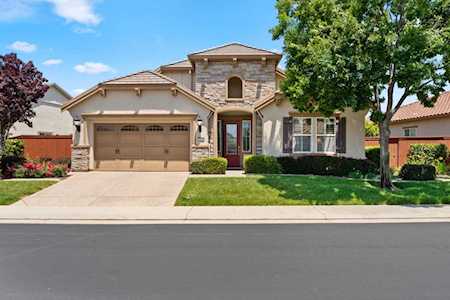 2033 Thornecroft Lane Roseville, CA 95747