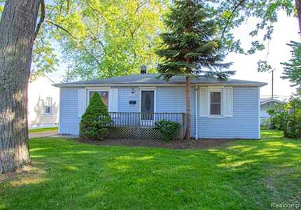 22614 Harper Lake Saint Clair Shores, MI 48080