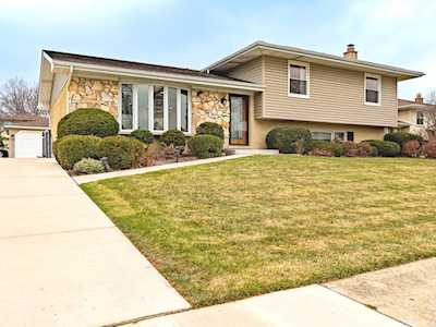 262 Staffmark Ln Schaumburg, IL 60193