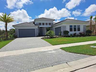 9009 Artisan WAY Sarasota, FL 34240