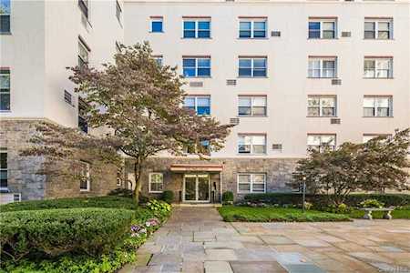 3 Stoneleigh Plaza #2C Bronxville, NY 10708