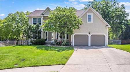 13713 Manor Dr Leawood, KS 66224